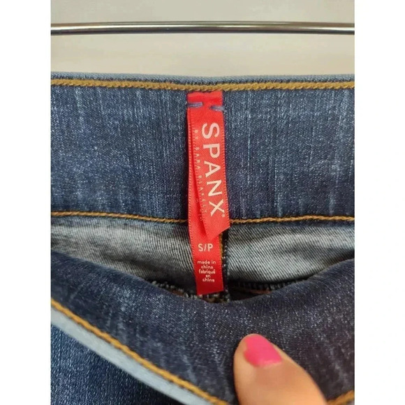 Spanx Skinny Jeans Dark Wash Distressed Size Small - Picture 3 of 6